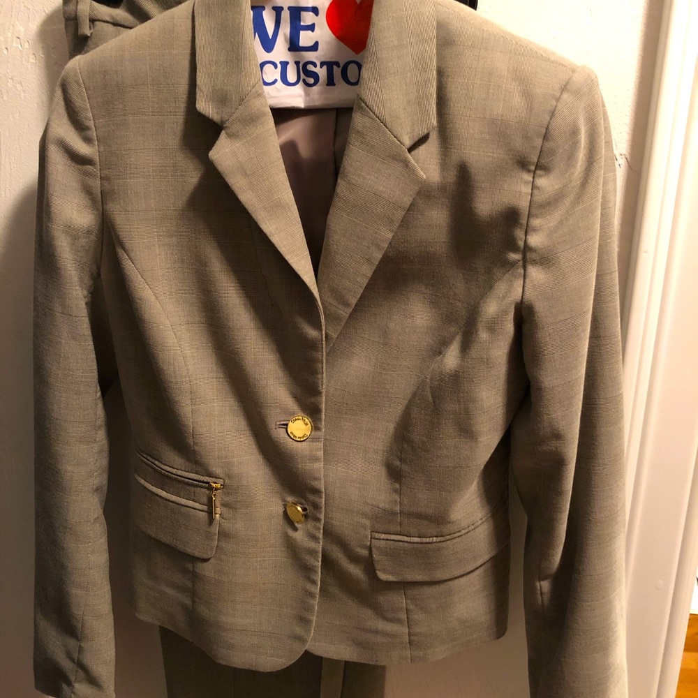 Calvin Klein size 4 petite pant suit